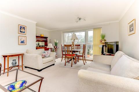 2 bedroom flat for sale, Grand Avenue, Worthing