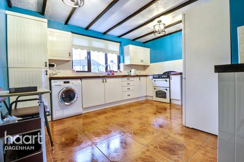 4 bedroom semi-detached house for sale, Raydons Road, Dagenham