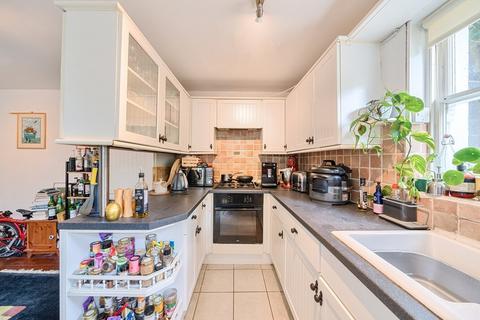2 bedroom flat to rent, Handforth Road, Oval, London, SW9