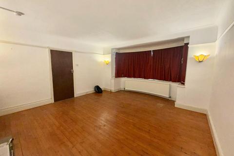 4 bedroom detached house to rent, Coldharbour Lane, Hayes, UB3 3HG