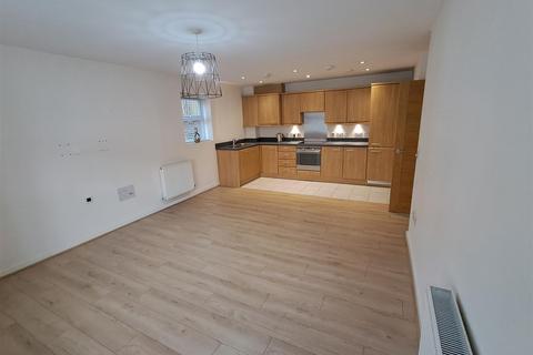 2 bedroom flat to rent, Walton Road, Bushey WD23