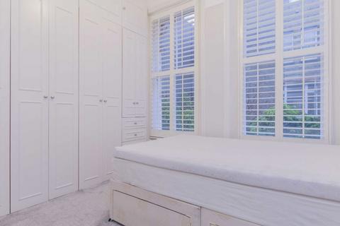 2 bedroom flat to rent, Barton Road, London W14