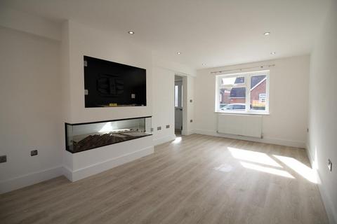3 bedroom semi-detached house to rent, Wesley Avenue, Blbrook, Wolverhampton