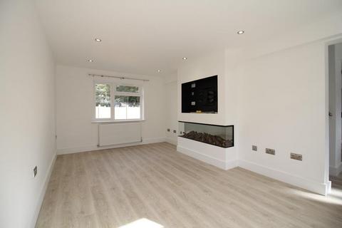3 bedroom semi-detached house to rent, Wesley Avenue, Blbrook, Wolverhampton