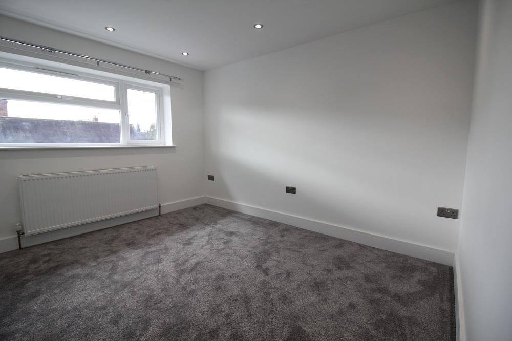 Bedroom 1 (1).JPG