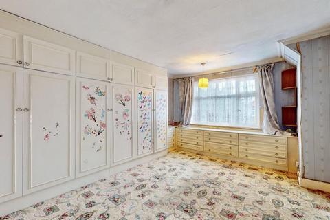 3 bedroom semi-detached house to rent, Greystone Gardens, Harrow, HA3