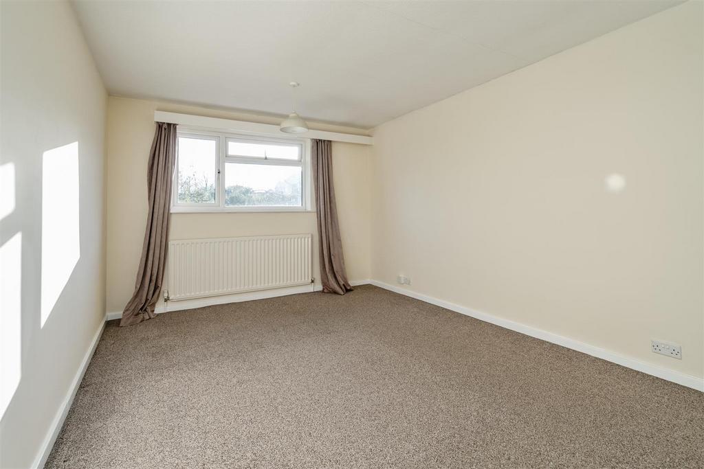 24 Broomfields Farm Road 3.jpg