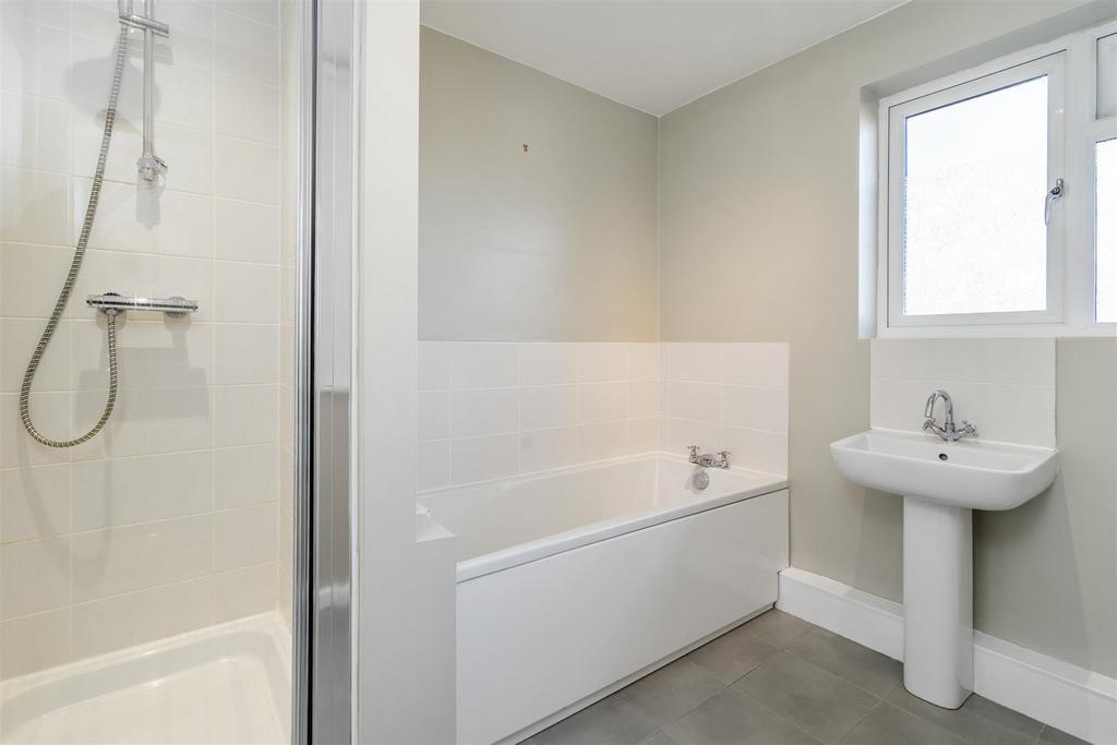 24 Broomfields Farm Road 7.jpg