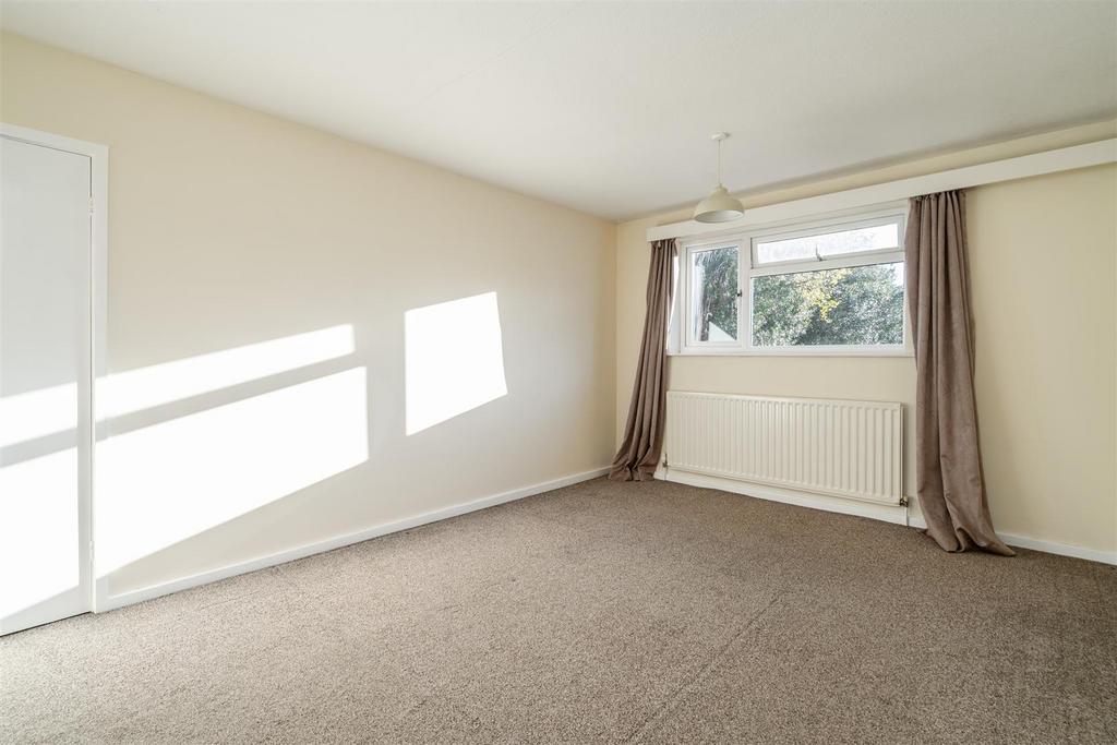 24 Broomfields Farm Road 4.jpg
