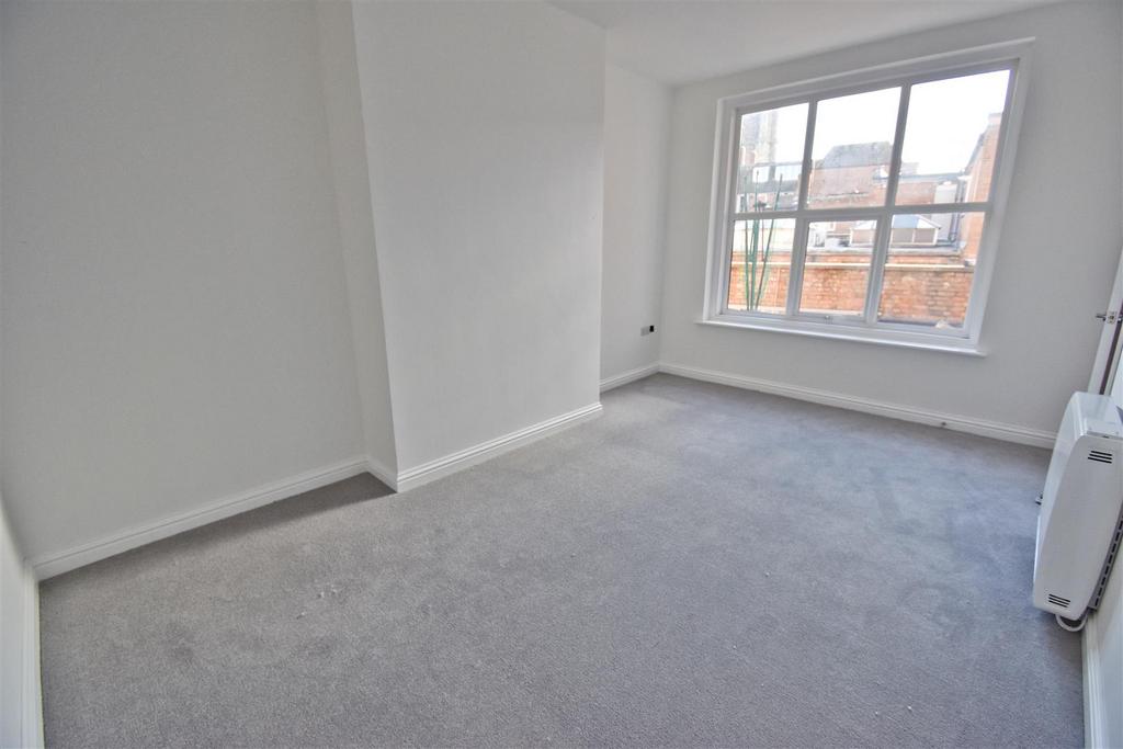 Bedroom 1.jpg