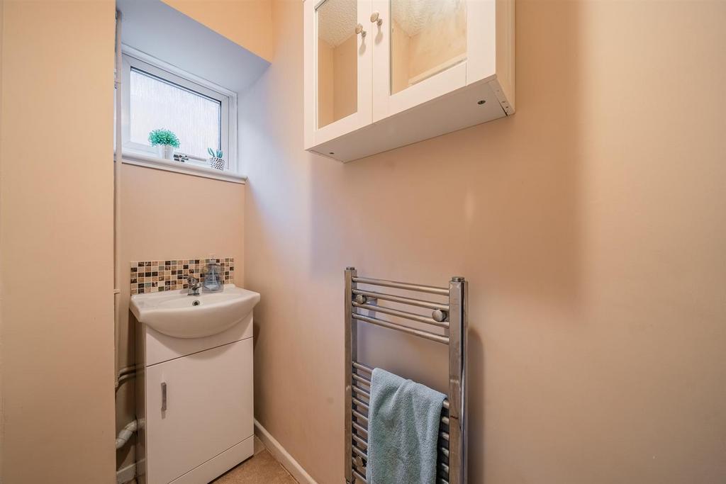 24 Larch Close-14.jpg