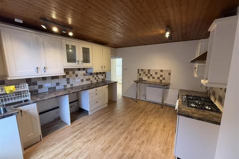 3 bedroom house to rent, Brian Street, Huddersfield HD3
