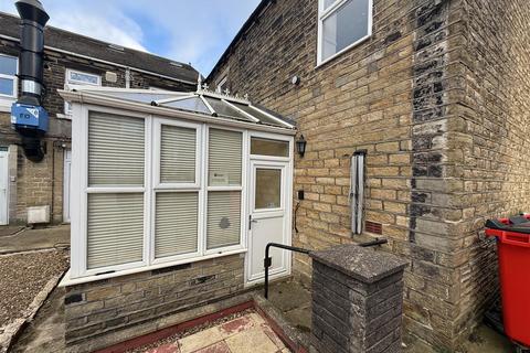 3 bedroom house to rent, Brian Street, Huddersfield HD3