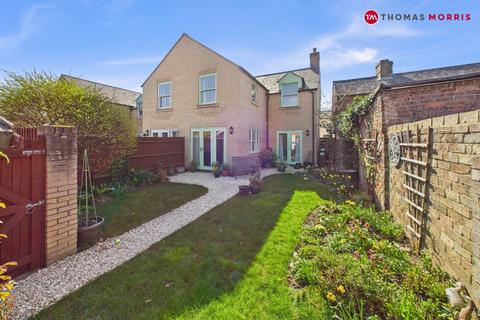 3 bedroom end of terrace house to rent, Berkley Street, St. Neots PE19