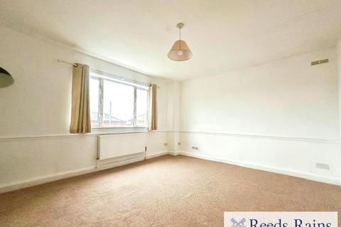 3 bedroom apartment to rent, Eccles New Road, Salford M5
