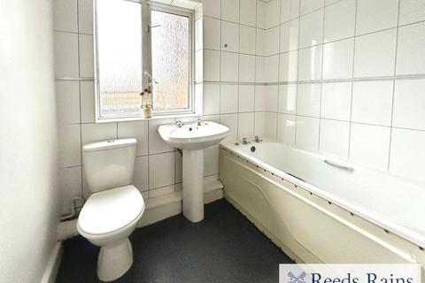 3 bedroom apartment to rent, Eccles New Road, Salford M5