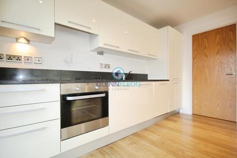 2 bedroom apartment to rent, LEXINGTON APARTMENTS, SLOUGH STATION