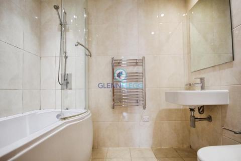 2 bedroom apartment to rent, LEXINGTON APARTMENTS, SLOUGH STATION