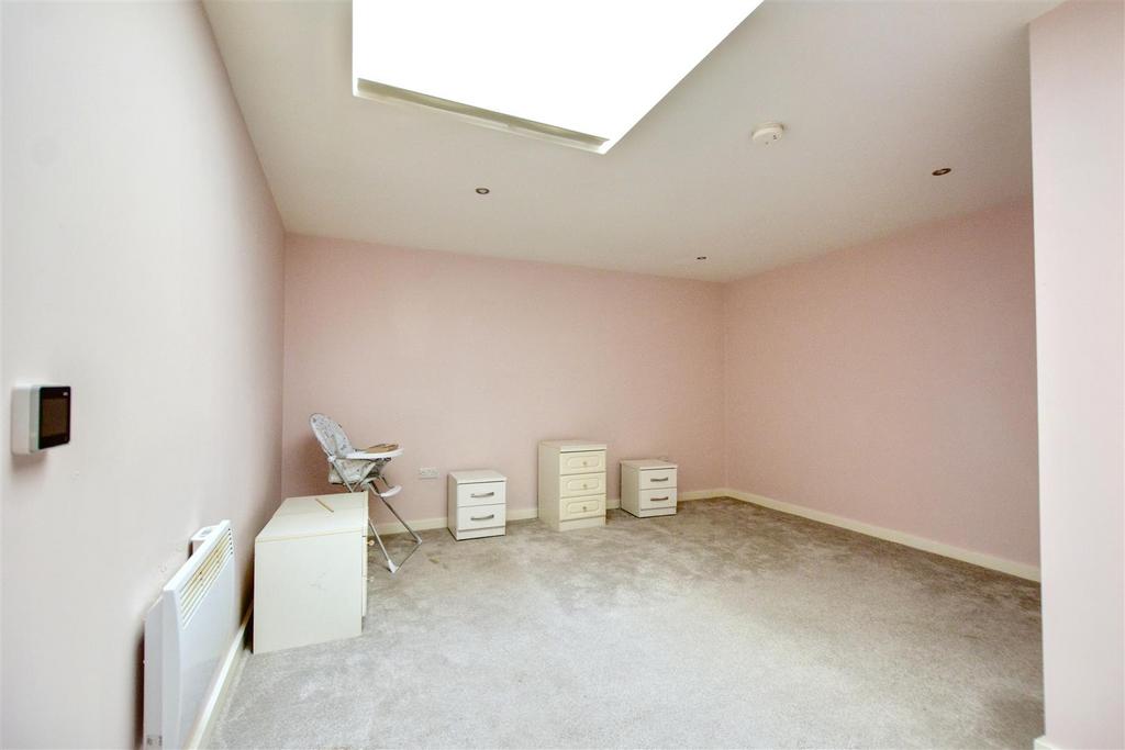 Bedroom 1 2.jpeg