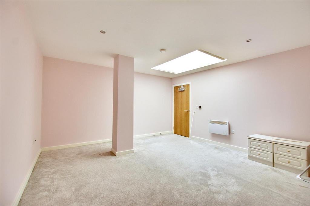 Bedroom 1 1.jpeg