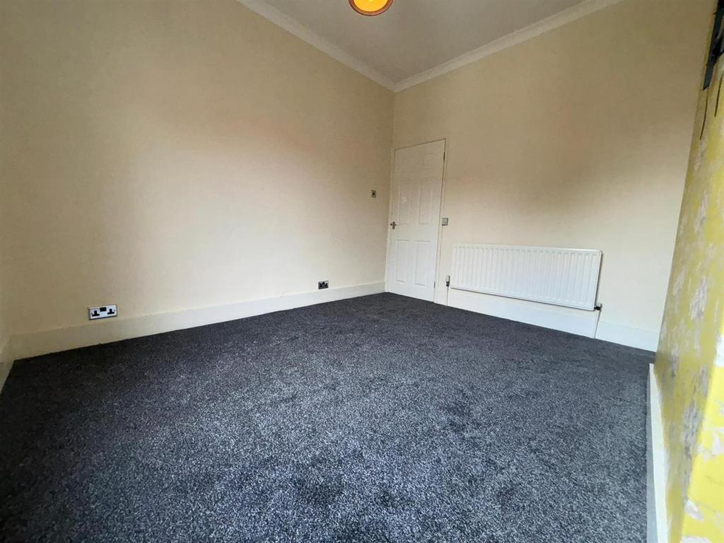 7 Bedroom Front 1.jpg
