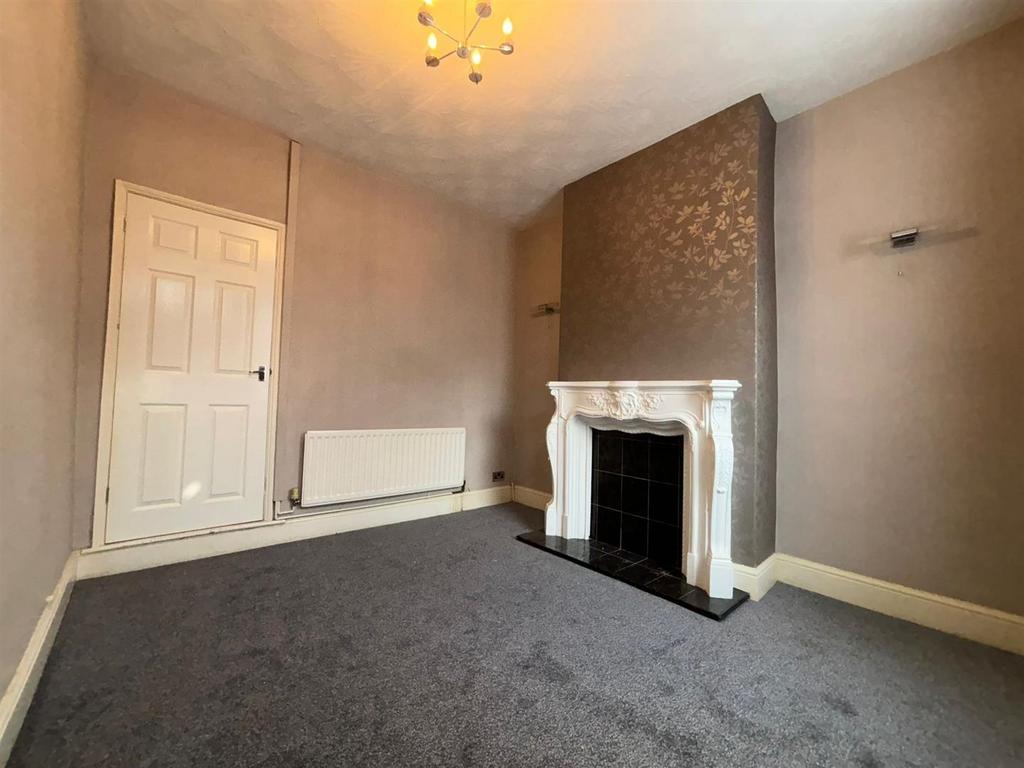 2 Living Room.jpg