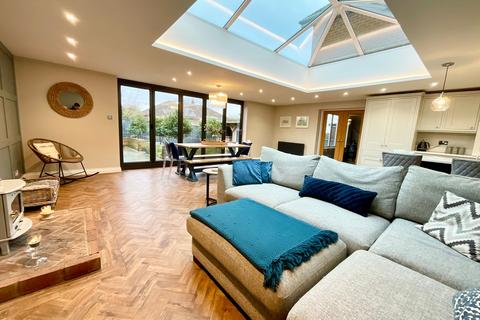 4 bedroom detached house for sale, Filey Road, Scarborough, YO11