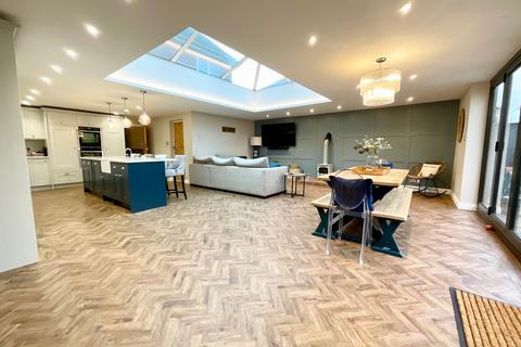 4 bedroom detached house for sale, Filey Road, Scarborough, YO11