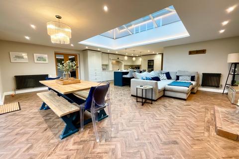 4 bedroom detached house for sale, Filey Road, Scarborough, YO11