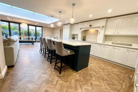 4 bedroom detached house for sale, Filey Road, Scarborough, YO11