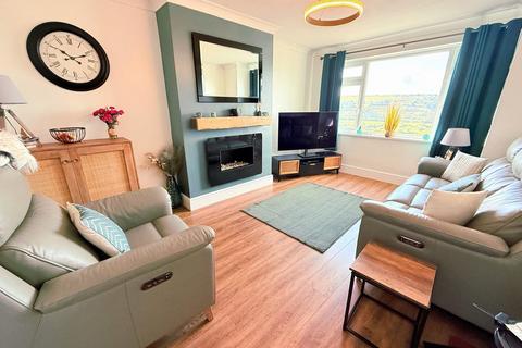 3 bedroom semi-detached house to rent, Carr Grove, Keighley BD20