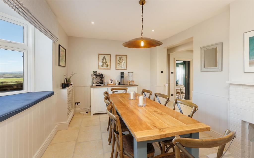 Breakfast Room