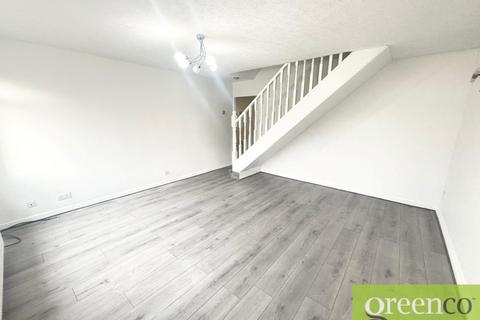3 bedroom semi-detached house to rent, Summerfield Drive, Rochdale M24