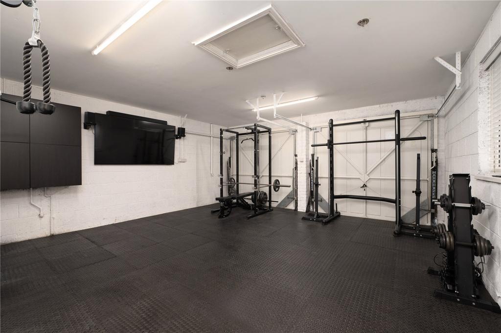 Gym/Garage
