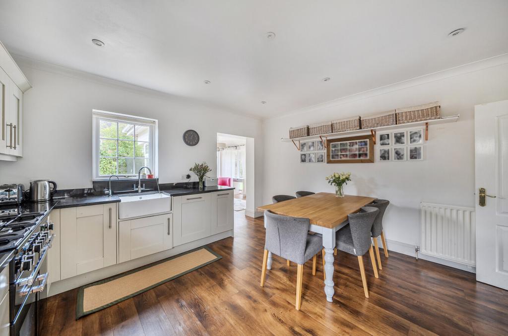 1383690 19 692869...