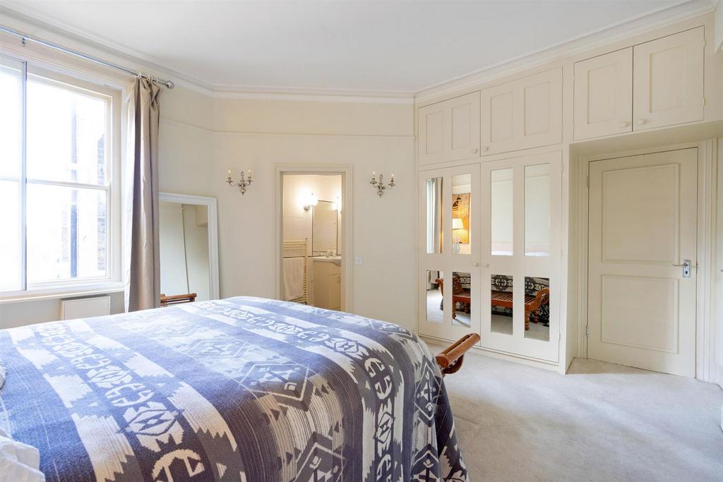 87676 Flat 23 Hereford House Fulham Road   (23) lo