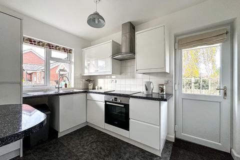 2 bedroom terraced bungalow for sale, Fons George Close, Taunton, Somerset - NO CHAIN!