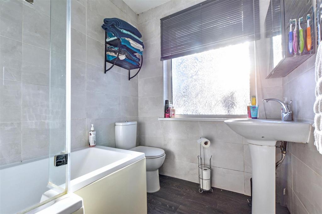 Bathroom 1.jpeg