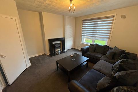 3 bedroom flat to rent, Haughburn Road, Glasgow, G53