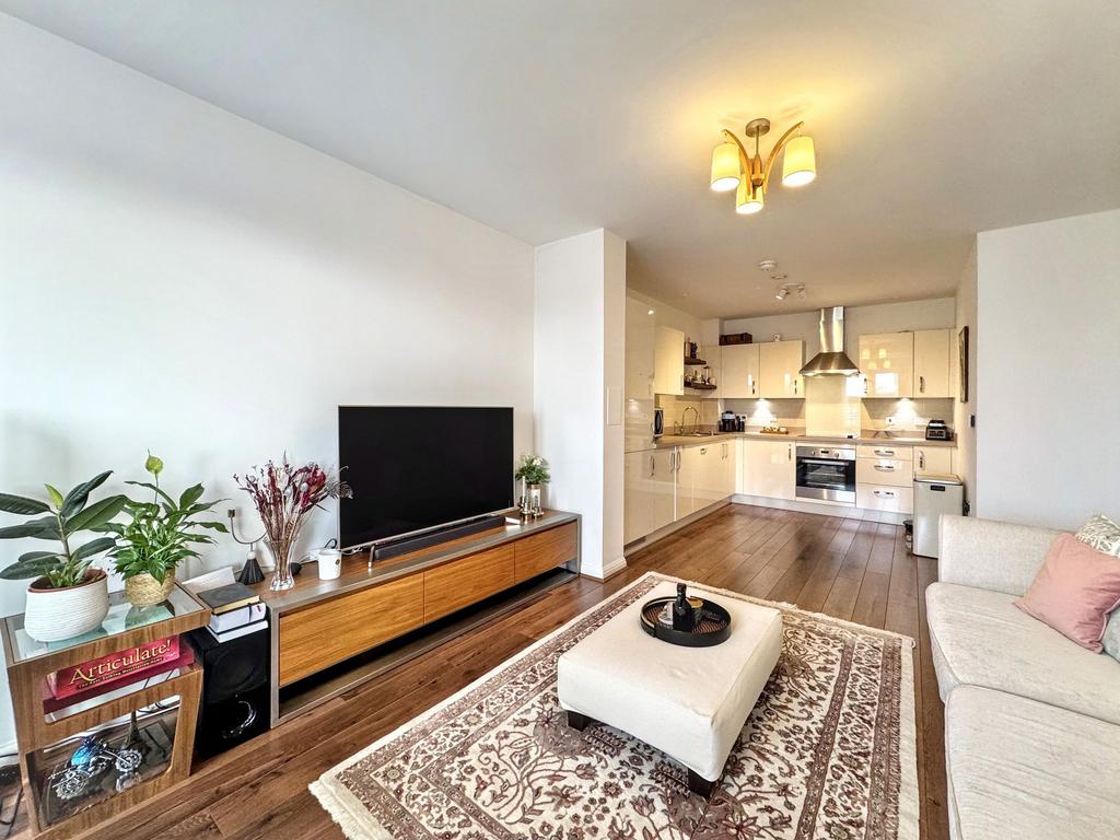 Open plan lounge/kitchen/dining area