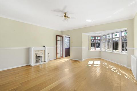 2 bedroom terraced bungalow to rent, Holland Park, Newmarket CB8