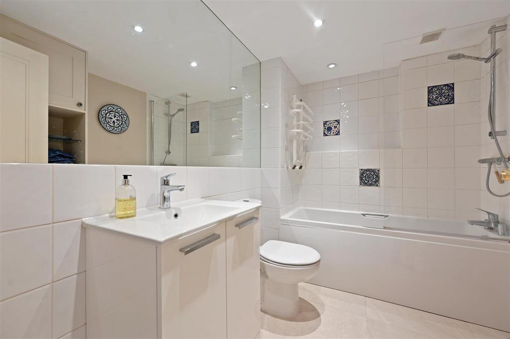 FB - Cromwell Grove - Bathroom3 (1).JPG