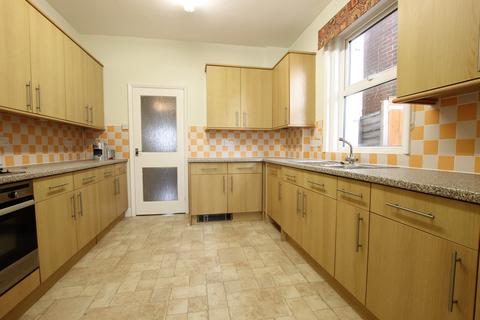 3 bedroom detached house to rent, Bellevue Road, Cowes