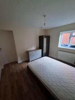 3 bedroom flat to rent, Archway Road,  Highgate,  N6