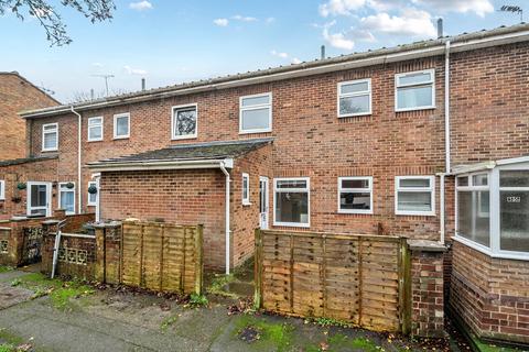3 bedroom house to rent, Tintagel Close, Andover