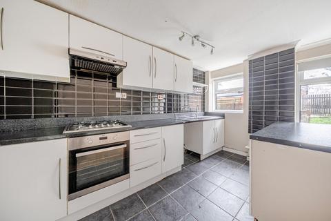 3 bedroom house to rent, Tintagel Close, Andover
