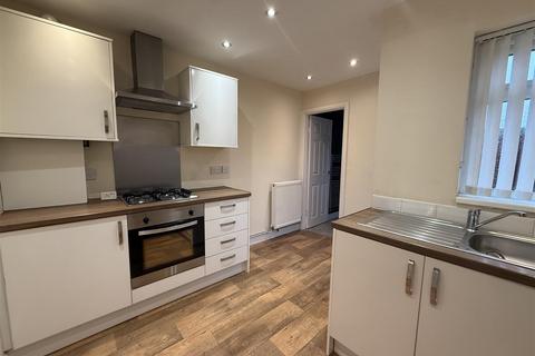 2 bedroom end of terrace house to rent, Belmont Street, Hull