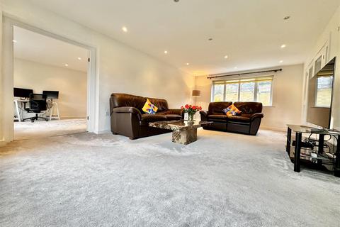 5 bedroom detached house for sale, Broomfield Avenue, Savile Park, Halifax