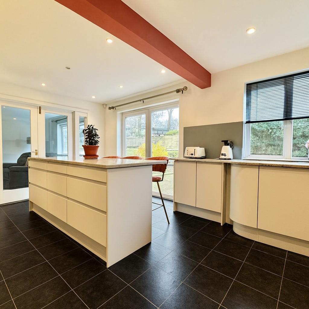 Kitchen 2.jpeg