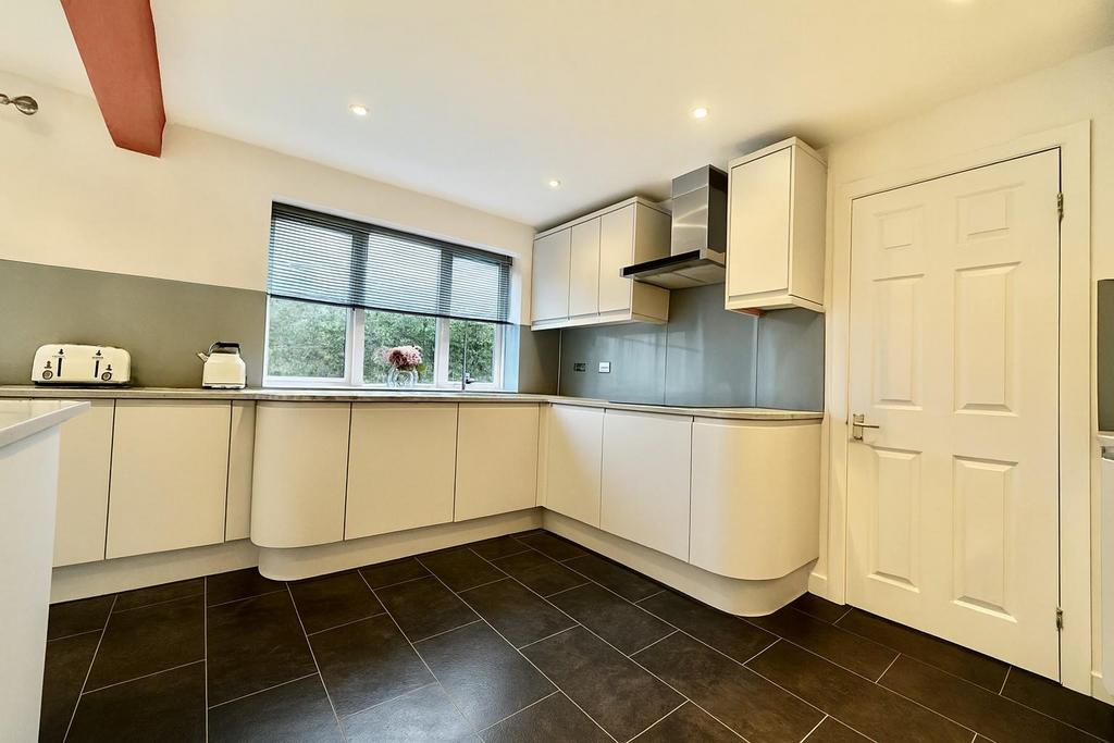 Kitchen 3.jpeg